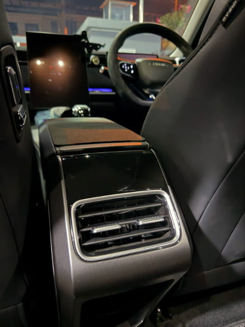 Xevaban.com ở 214 Giải Ph&oacute;ng l&agrave; đơn vị chuy&ecirc;n cung cấp phụ t&ugrave;ng Chery Jaecoo J7, đồ chơi Chery Jaecoo J7,&nbsp;Cửa chia gi&oacute; h&agrave;ng ghế sau Chery Jaecoo J7, Cửa chia gi&oacute; h&agrave;ng ghế sau Jaecoo J7, cửa chia gi&oacute; &ocirc; t&ocirc;, Cửa chia gi&oacute; h&agrave;ng ghế sau, Chery Jaecoo J7, cửa điều h&ograve;a sau &ocirc; t&ocirc;